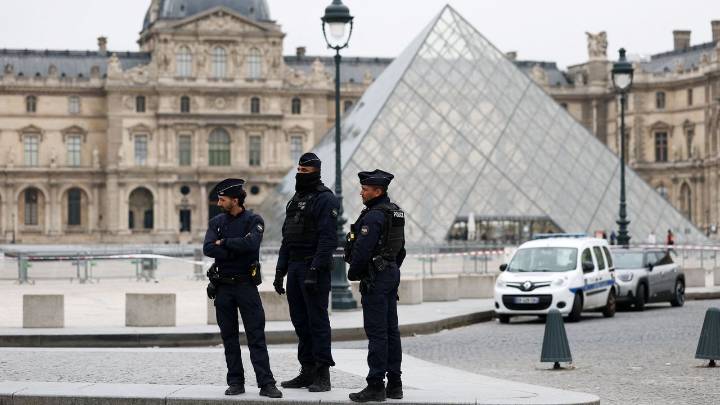 Cuatro ladrones roban en 7 minutos las joyas de la corona de Napoleón en el Louvre