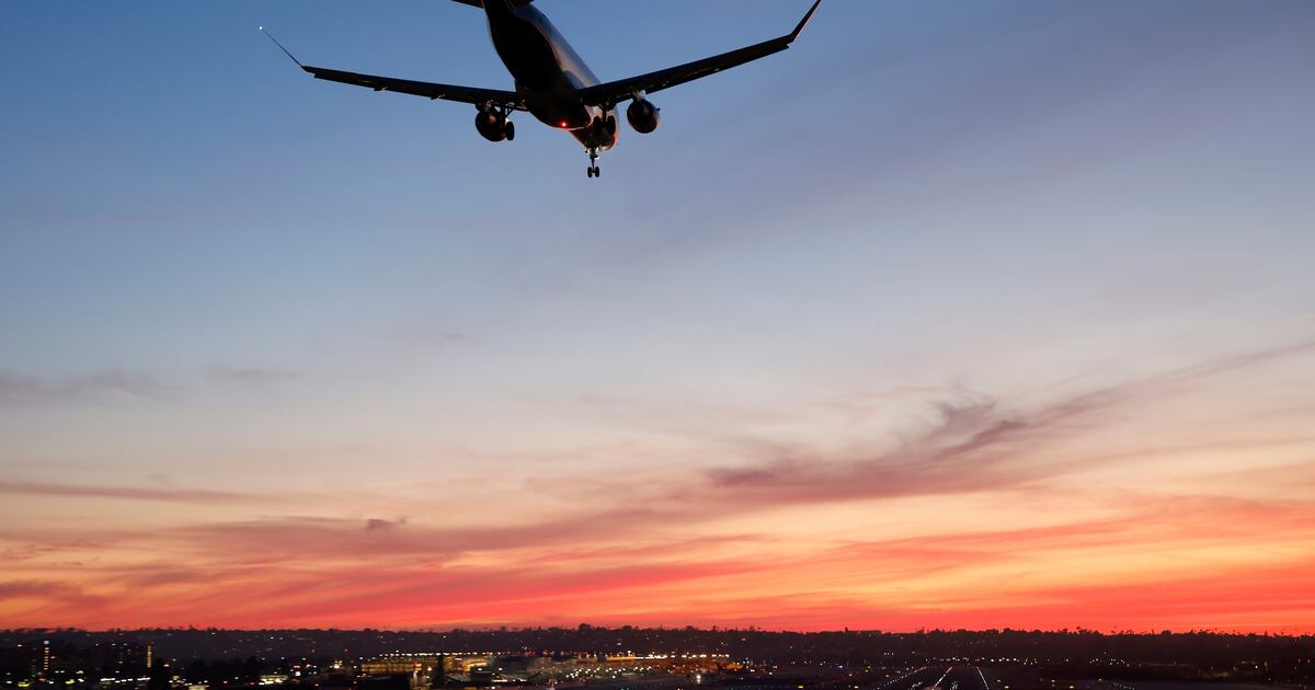 Plane Makes Emergency Landing After Knocking on Cockpit Door