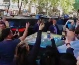Enojo en las calles: en pleno centro porteño Javier y Karina Milei fueron abucheados por la gente