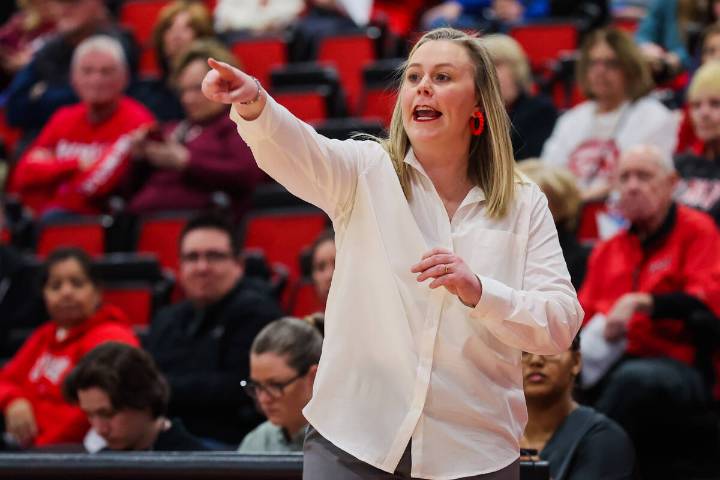 UNLV women’s basketball coach Lindy La Rocque signs contract extension 
