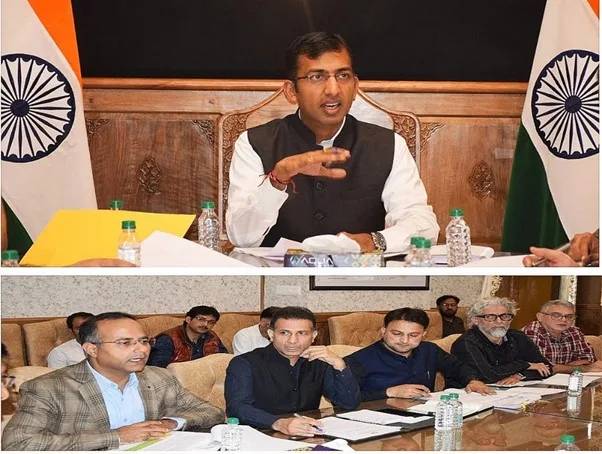 Div Com Kmr reviews measures to decongest city roads