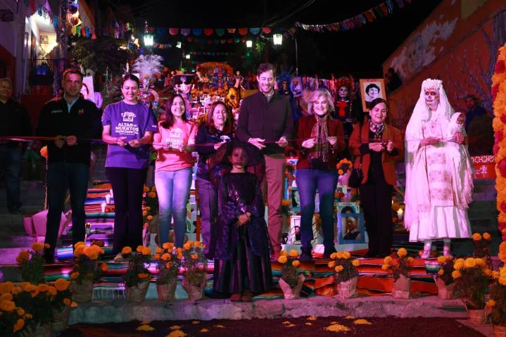 Inauguran tradicional altar monumental en las escalinatas de Santa Anita
