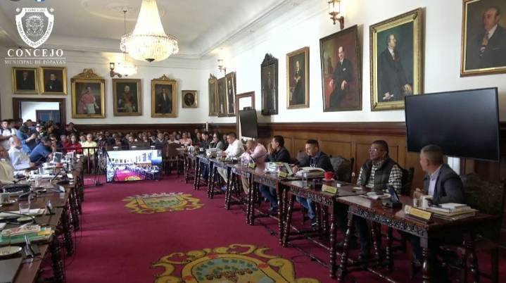Reconocimiento a los concejales que eligieron la dignidad sobre el cálculo político