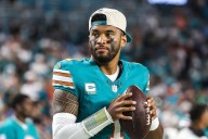 Tua Tagovailoa se empeña en dejar de ser para siempre el QB titular de los Dolphins: los fans lo están deseando