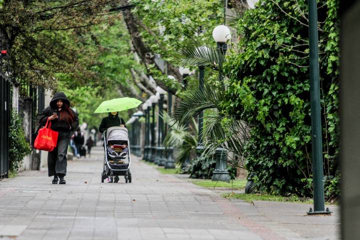 Lluvia, truenos y granizos: revisa hasta qué hora lloverá en Santiago este viernes 31 de octubre