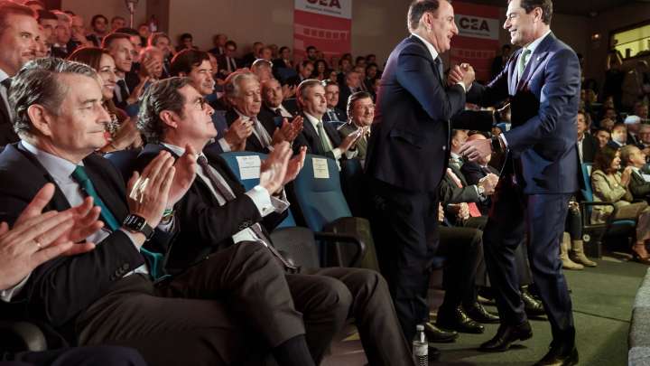 El adelanto extremeño no varía la hoja de ruta electoral de Juanma Moreno