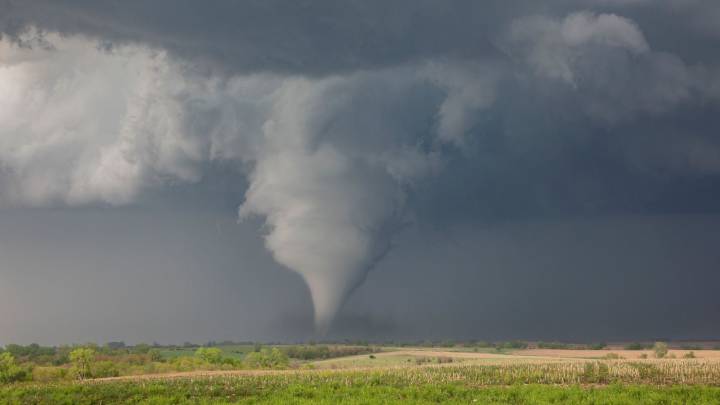 'Get off the course and seek shelter' - tornado, lightning threatens to disrupt the Life Time Grand Prix finale