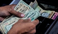 Dólar oficial superó los 210 bolívares y aumento más de 300% en un año