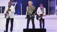 Rod Stewart convierte su show en una oda a los años 70 y 80
