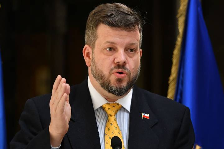 Reducir ministerios de 25 a 9: este el programa económico presidencial de Johannes Kaiser