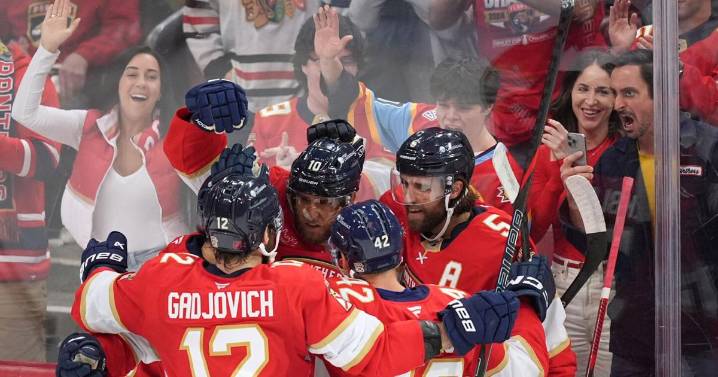 Cup champ Panthers beat Blackhawks on banner