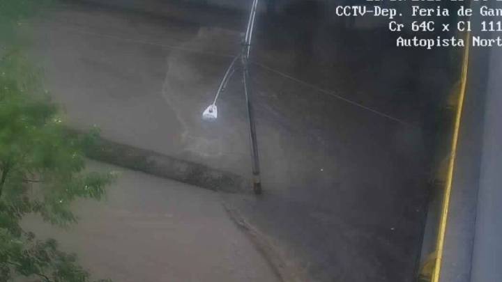¡Qué aguacero tan bravo! Cerrado el deprimido de la Feria de Ganado por inundación