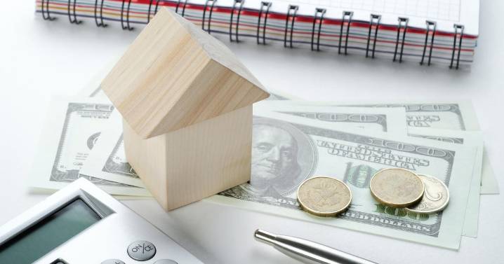 What are the monthly payments on a $700,000 mortgage now that rates have dropped?