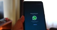 WhatsApp prueba límite mensual de mensajes a contactos desconocidos y lanza resúmenes de chats con inteligencia artificial para mejorar privacidad y control del usuario