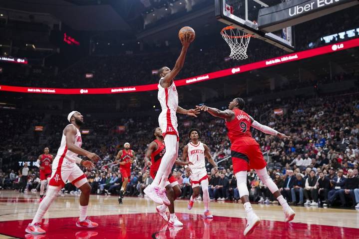 Durant’s 31 points leads bigger Rockets past Poeltl
