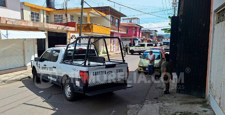 Sujetos armados irrumpen en barbería y matan a dos, en Uruapan
