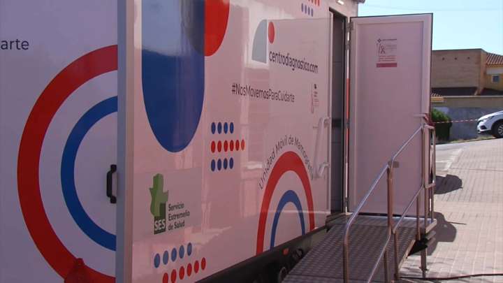 La Junta adelanta y acerca la detección precoz del cáncer de mama