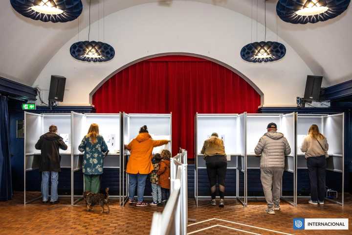 Alta participación en unos comicios reñidos entre progresistas y la ultraderecha en Países Bajos