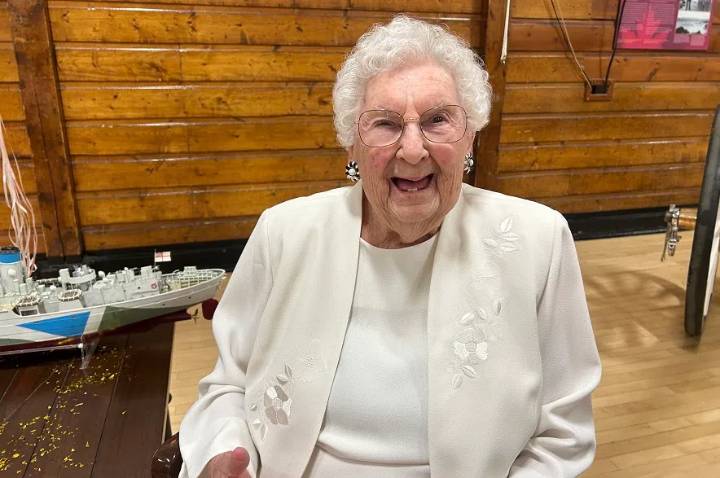 Second World War veteran celebrates 100th birthday in Saskatoon