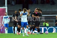 Vence Cruz Azul a Rayados y sigue peleando el liderato