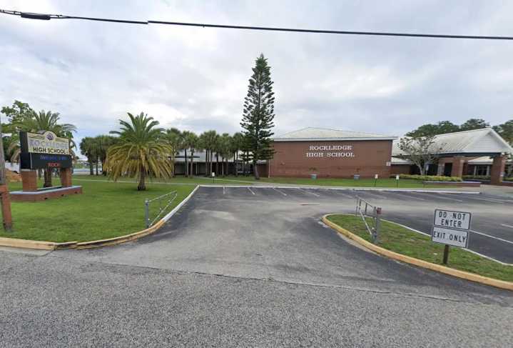 La insólita razón por la que una mujer amenazó con quemar una escuela de Estados Unidos: terminó detenida