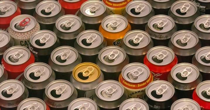 Artificially sweetened and sugary drinks both increase liver disease risk