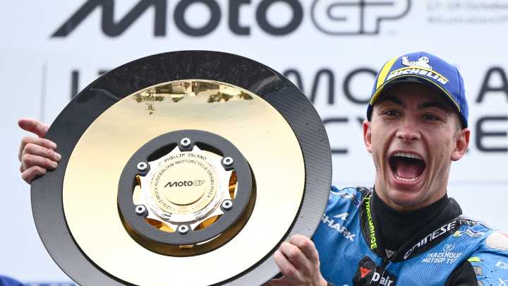 Primera victoria de Raúl Fernández en MotoGP: una pizza lo cambió todo