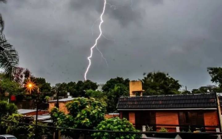 Alerta por tormentas en Misiones: jueves amarillo y viernes naranja en el sur y centro
