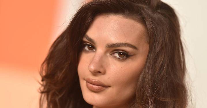 Emily Ratajkowski Ditches Her Clothes in Hot New Photo