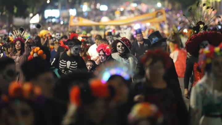 FOTOS: Mega Procesión de Catrinas 2025 en CDMX: Un Desfile de Flores, Colores y Sombreros