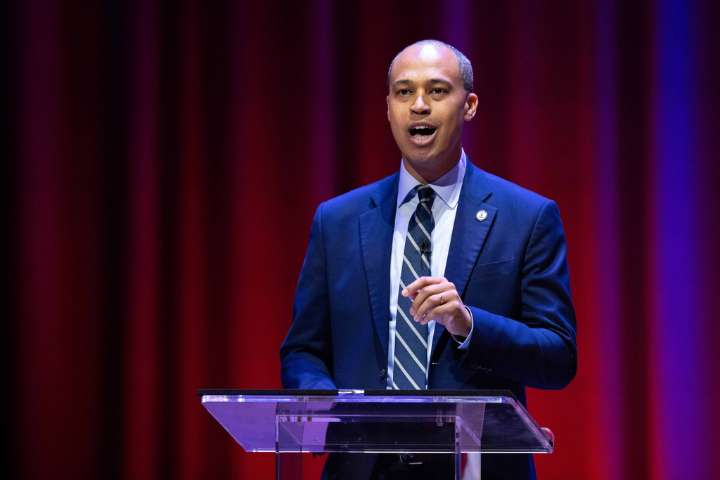 Feds, officials, and teachers donated to Jones after text scandal