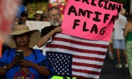 Cientos de puertorriqueños se unen a las protestas contra políticas autoritarias de Trump
