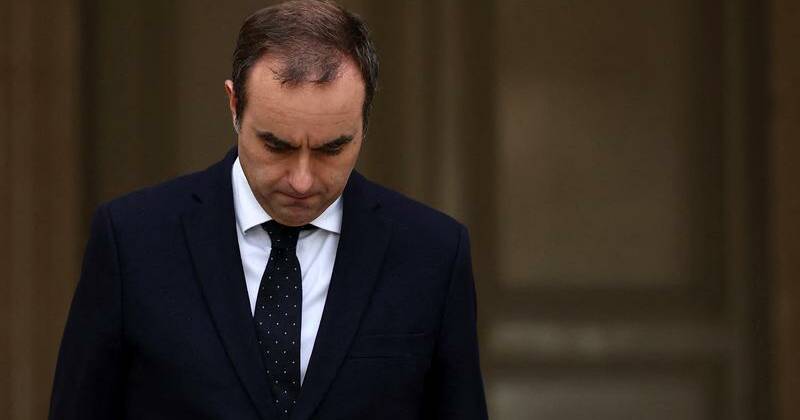 Outgoing French PM in last-ditch talks to end crisis