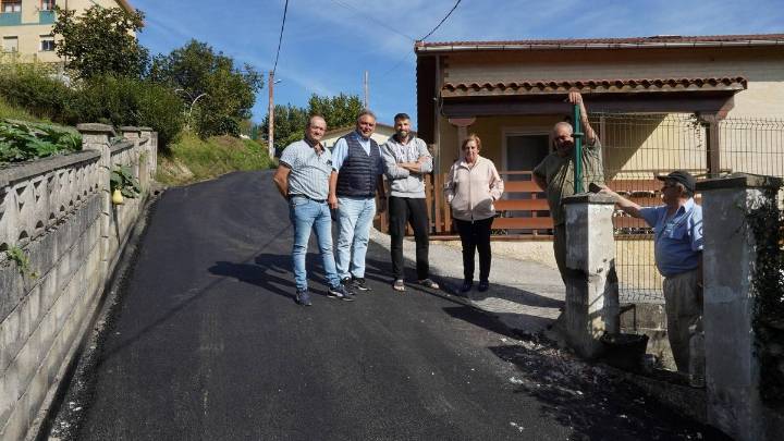 El Ayuntamiento de Siero asfalta un camino en La Foyaca, en El Cuto