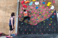 Niñas y niños de Islas Huichas disfrutan del nuevo Taller de Escalada financiado por Fondeporte del IND