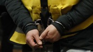 Hombre irrumpió en la casa de su exjefe, golpeó a su esposa y secuestró a su hija