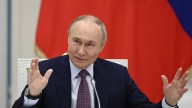 Putin llama a los jóvenes rusos a "no aplazar la felicidad" y tener más hijos