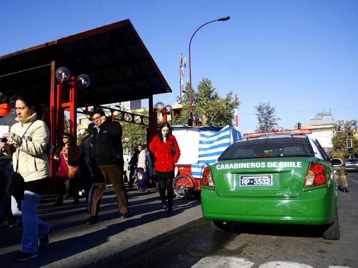 Pánico por encerrona fuera de estación del Metro: delincuentes dispararon al aire y apuñalaron a conductor