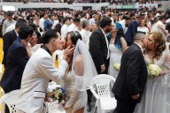 «Unidos por amor y protegidos por la ley». Más de 600 parejas se casan en boda masiva en Paraguay