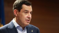 Juanma Moreno reconoce ante la prensa estar "jodido" por el escándalo de las mamografías