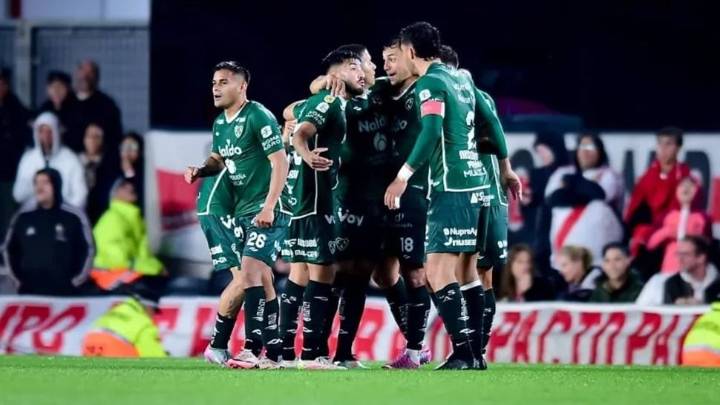 Sarmiento sorprendió a River en el Monumental y se llevó un triunfazo