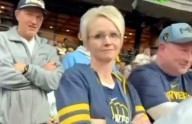 Video.- Despedida por amenazar a fan de Dodgers con llamar a ICE