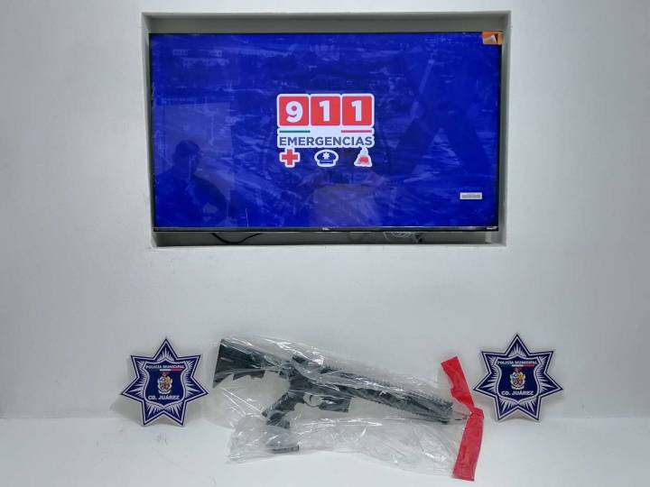 Amenaza a menores con un arma falsa
