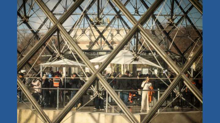 A timeline of the jewel heist at the Louvre in Paris