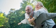 Zonas azules del mundo: cuáles son y por qué la gente supera los 90 años de vida sin problema en ellas