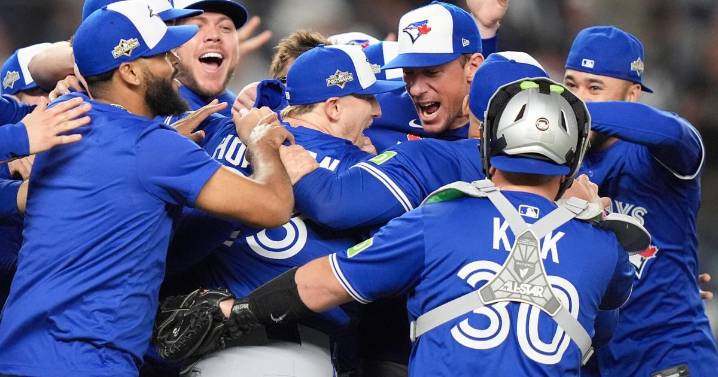 Blue Jays eliminate Yankees; Phillies, Cubs and Tigers keep their seasons alive