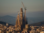 La Sagrada Familia ya es la iglesia más alta del mundo, pero ¿es una obra maestra o un monumento kitsch?