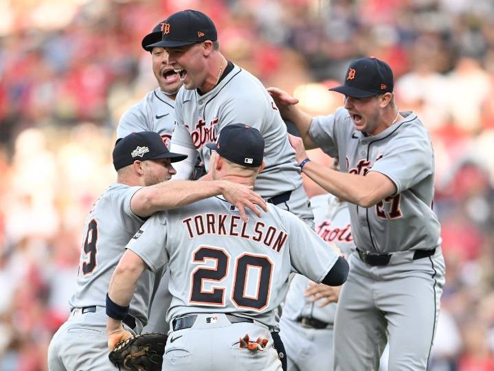 Dingler, Perez lead Tigers past Guardians for ALDS berth