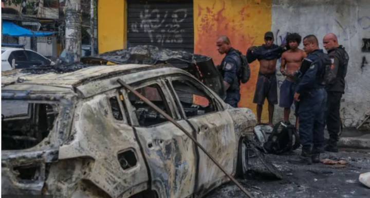 El relato del fotógrafo que siguió durante 24 horas el sangriento operativo en Río de Janeiro