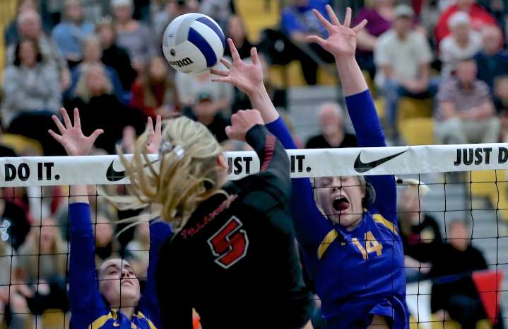 Watch live: Central Christian vs. Willamette Valley Christian in Oregon high school volleyball playoffs (10/29/2025)